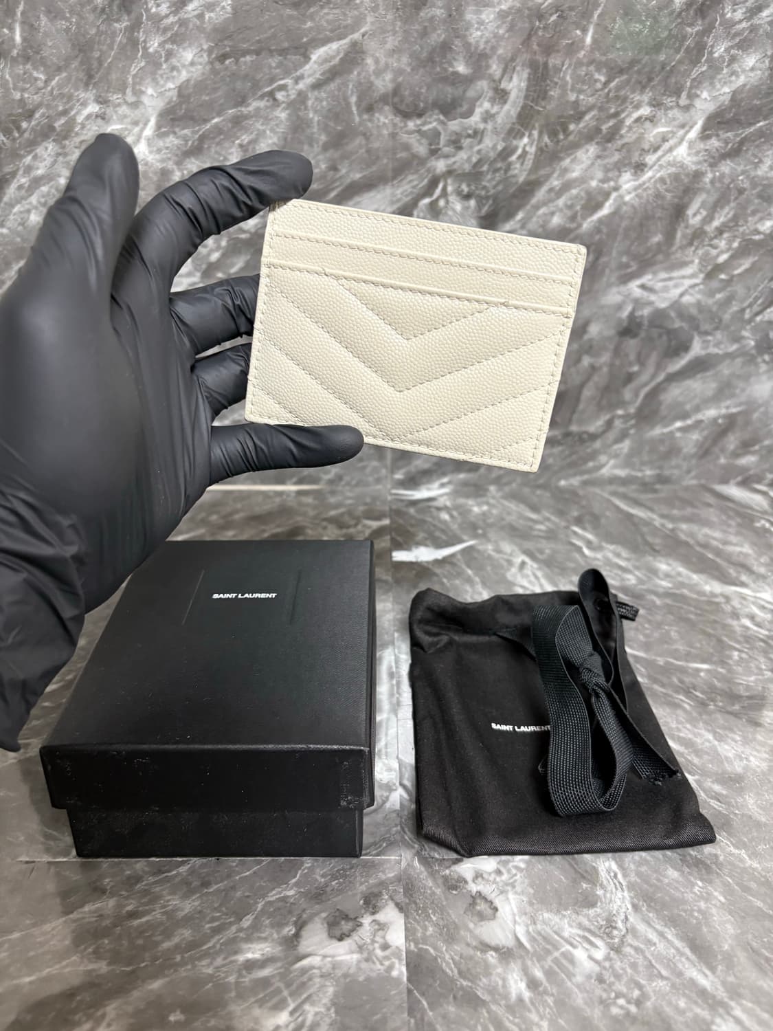 입생로랑 그랑 드 뿌드르 마틀라세 카드지갑 상품이미지2