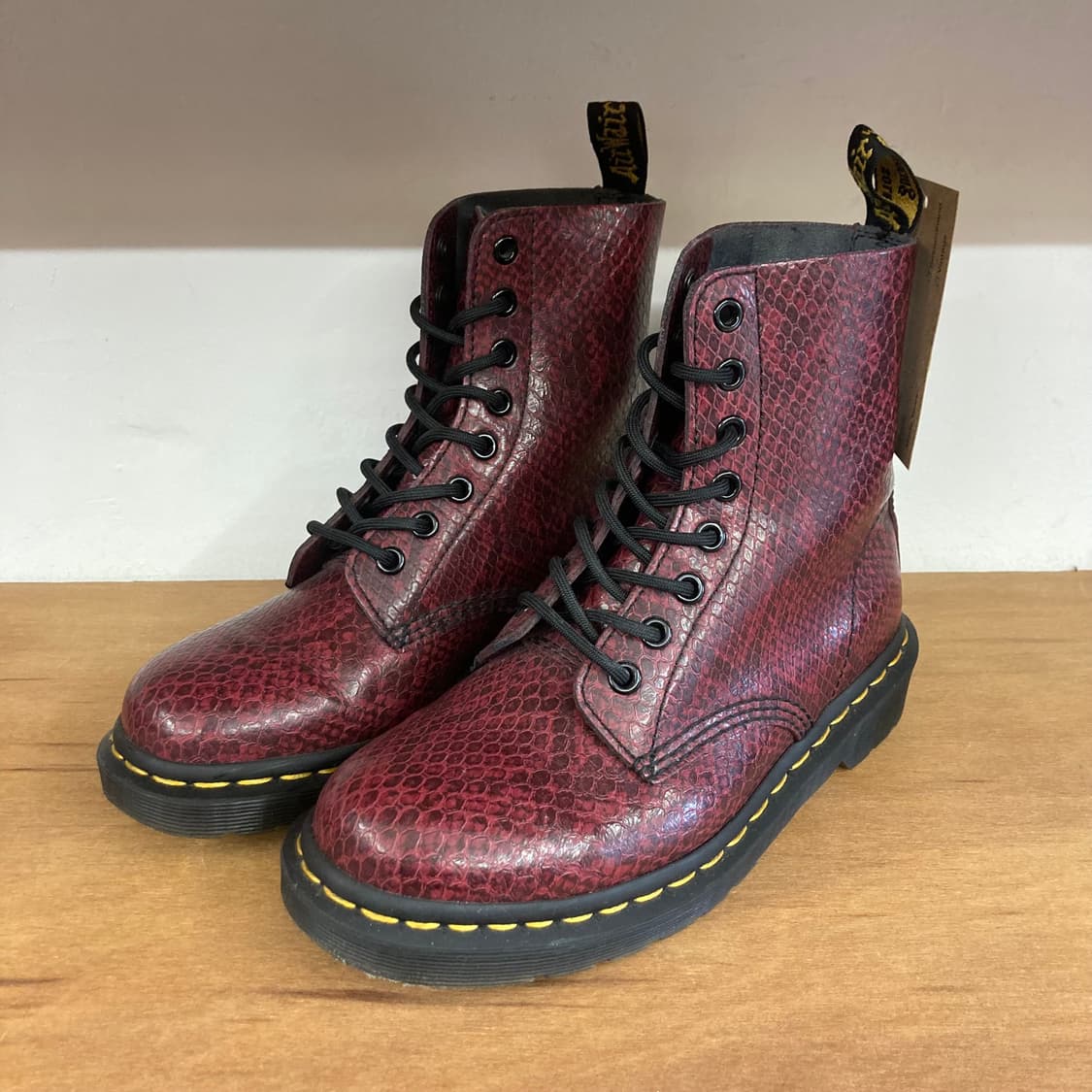 닥터마틴 1460 ‘버건디 스네이크’ 상품이미지1