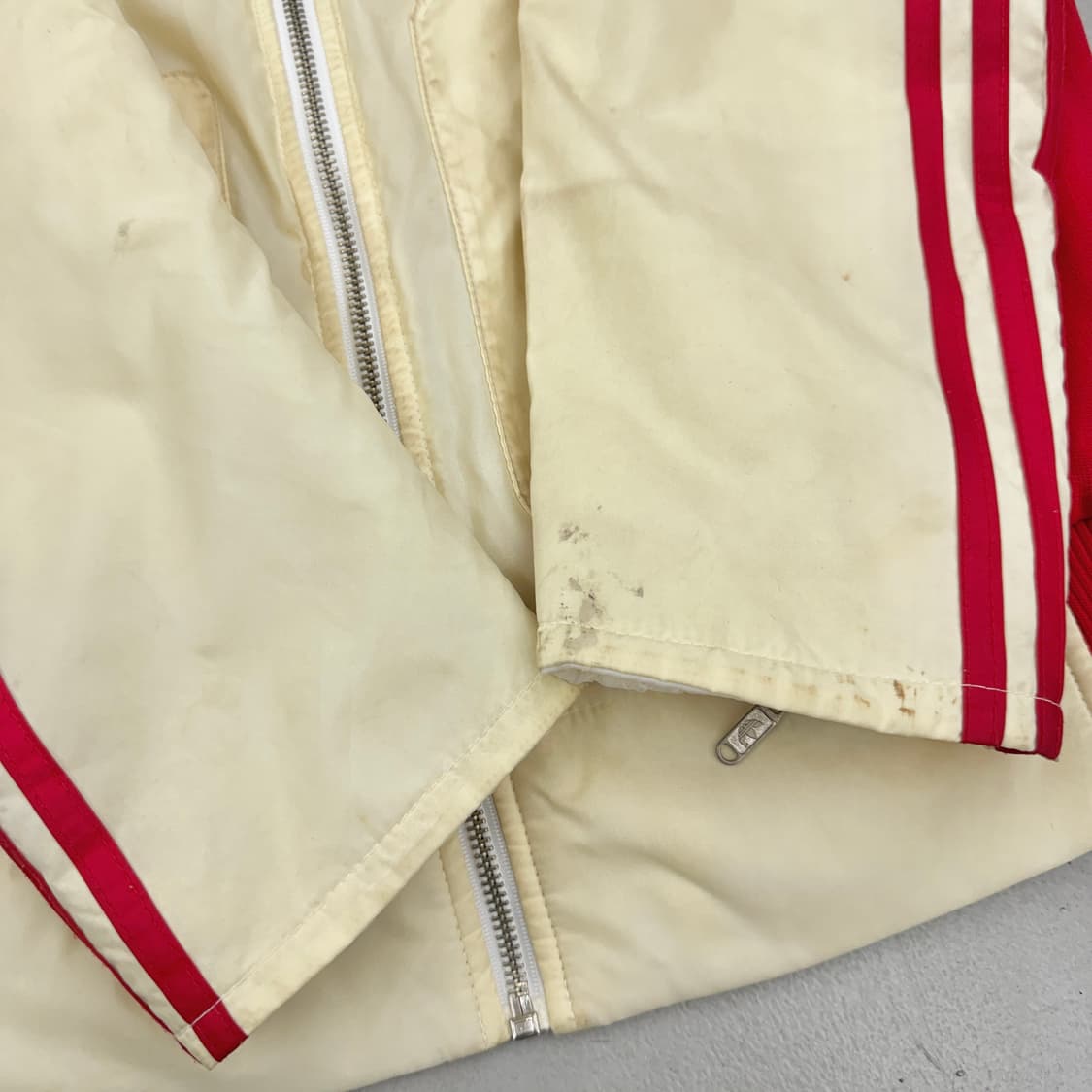 아디다스 바이커 삼선 아이보리 레드 배색 점퍼 자켓 상품이미지5