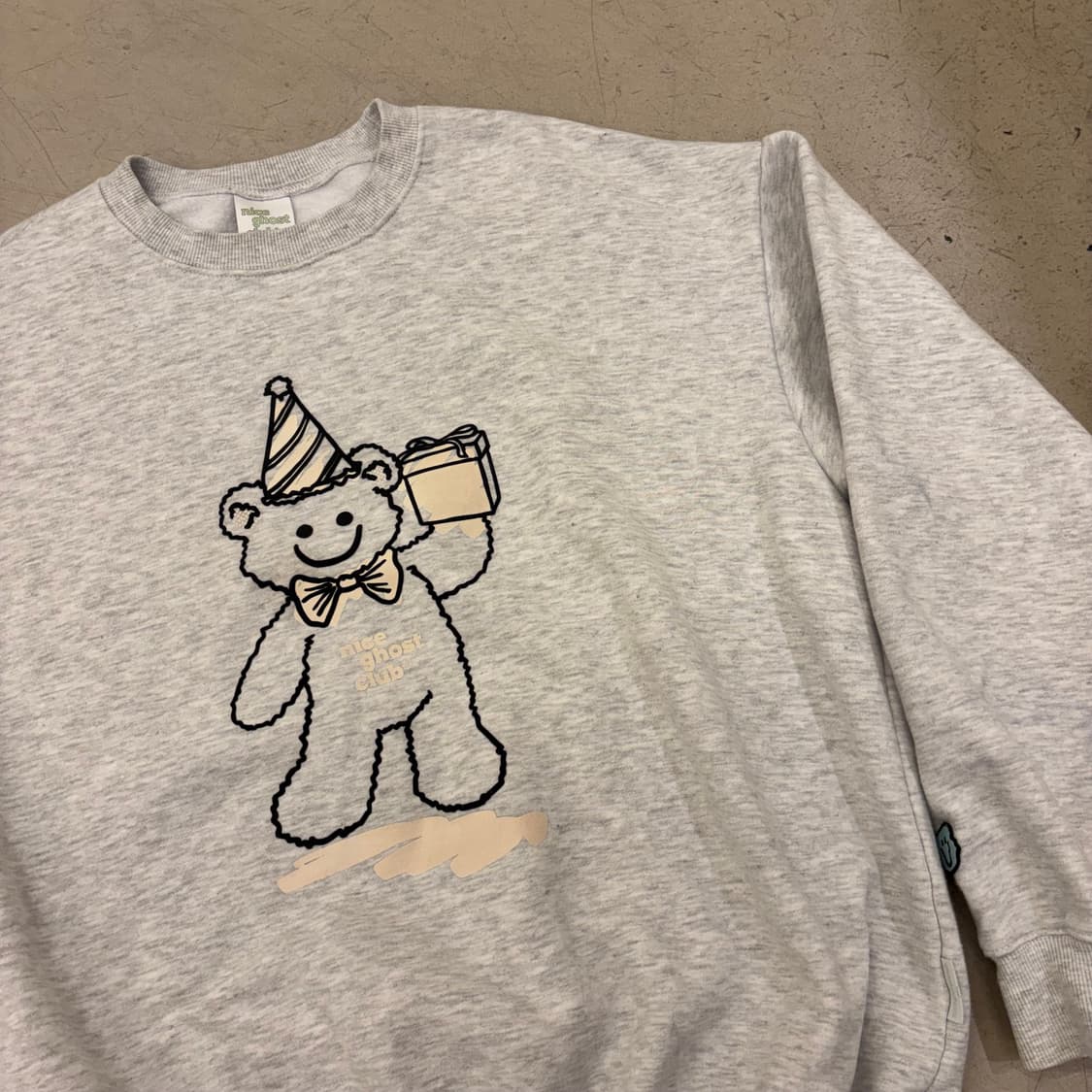 나이스고스트클럽 베어 빅로고 그레이 맨투맨 상품이미지2