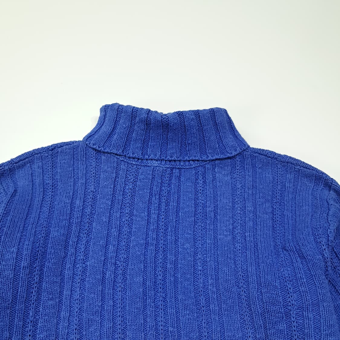 CL108 S 엘엘빈 코랄 블루 버티컬 립 터틀넥 니트 상품이미지2