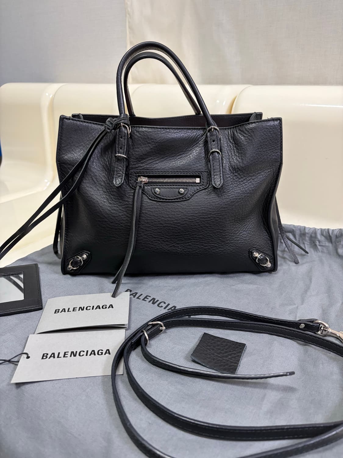 [A+ 정품] 발렌시아가 파피에르 A6 모터백 상품이미지1