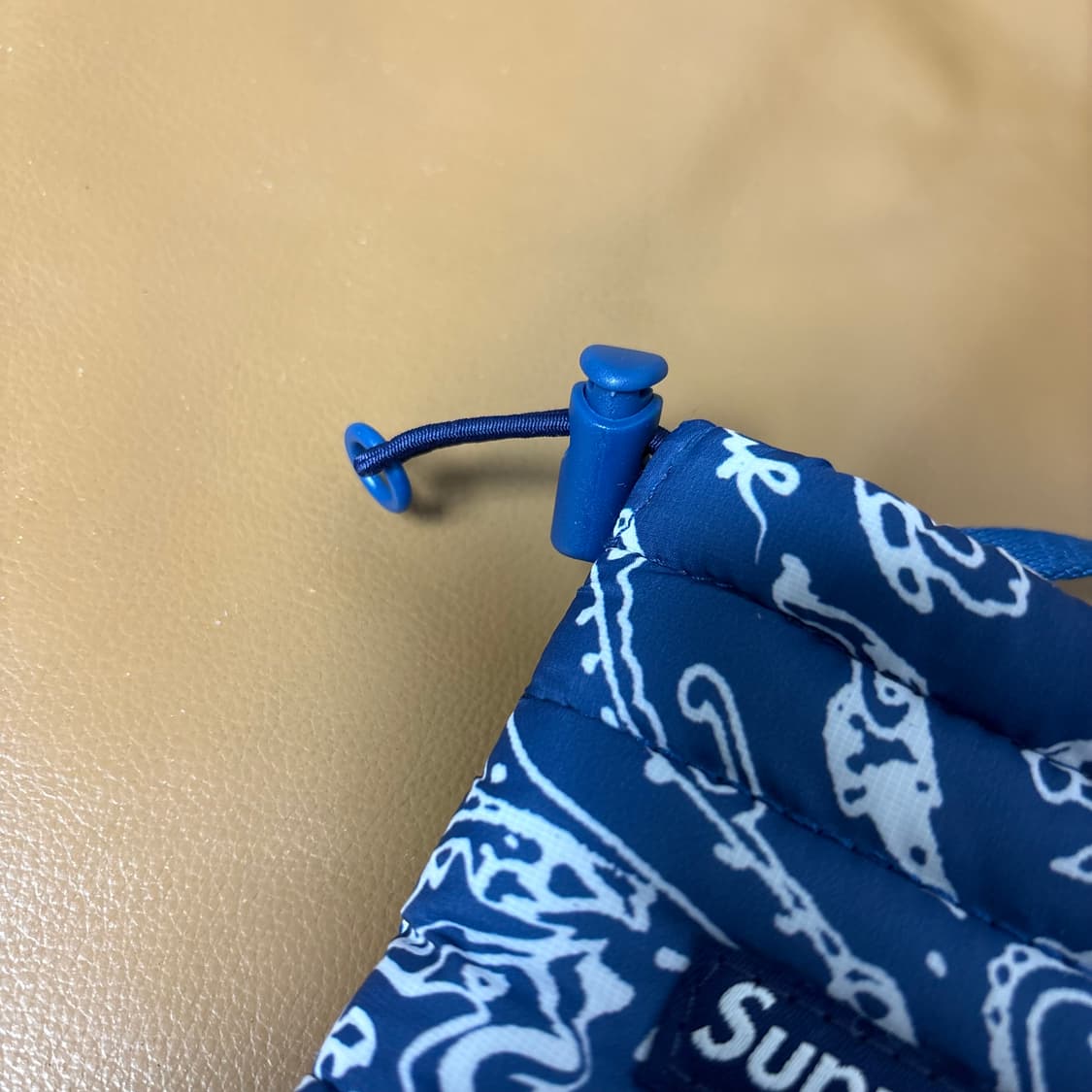 슈프림 퍼퍼 넥 파우치 샤코슈 미니백 가방 22fw 블루 페이즐리 상품이미지9