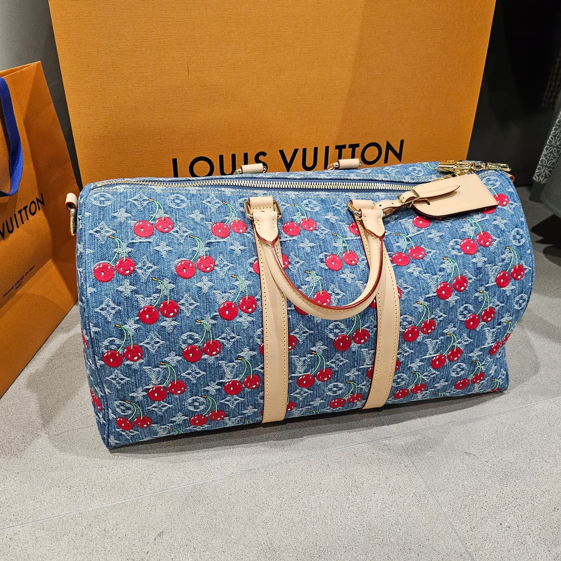 루이비통 x 무라카미 타카시 키폴 반둘리에 45 모노그램 체리 데님 상품이미지6