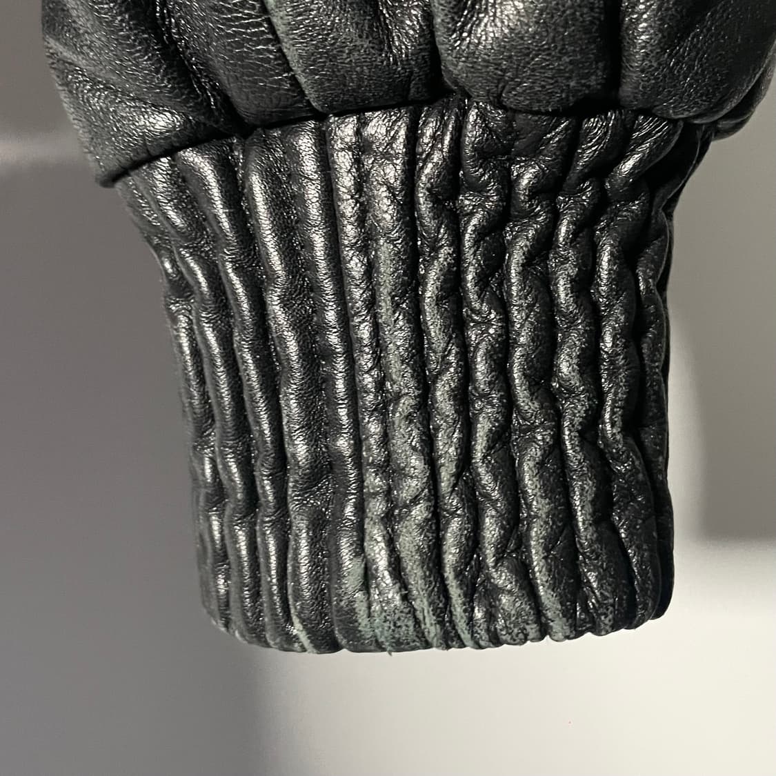 아르마니 익스체인지 우먼스 크롭 봄버 레더자켓 (on.491)  - 상품이미지8