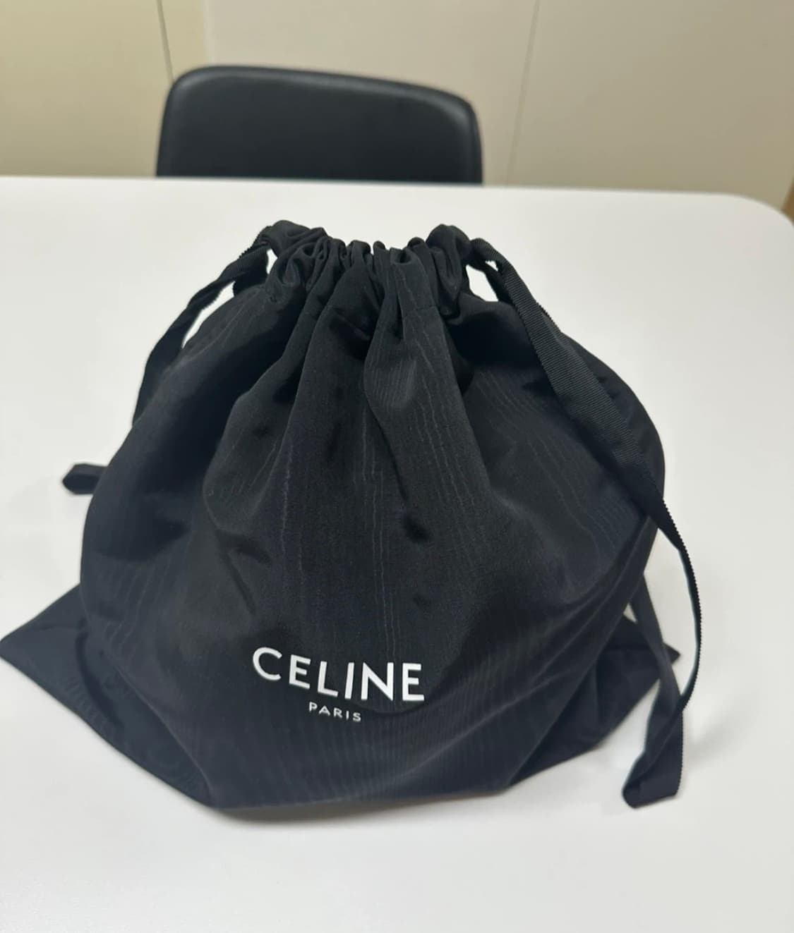 셀린느 드로우스트링 틴 버킷 토트백 상품이미지1