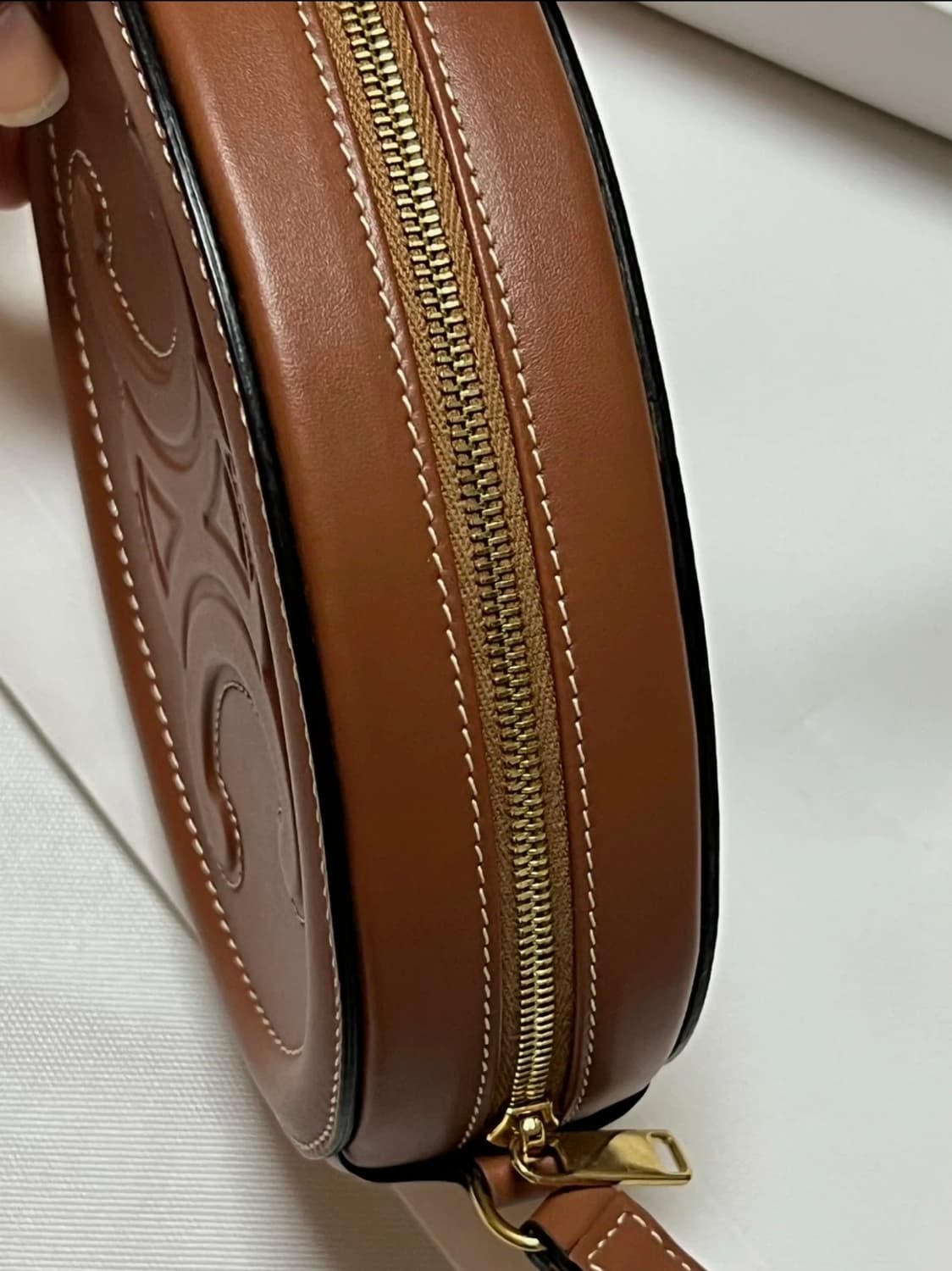 셀린느 트리오페 오벌펄스 미니 탄 크로스백(풀박스) 상품이미지5