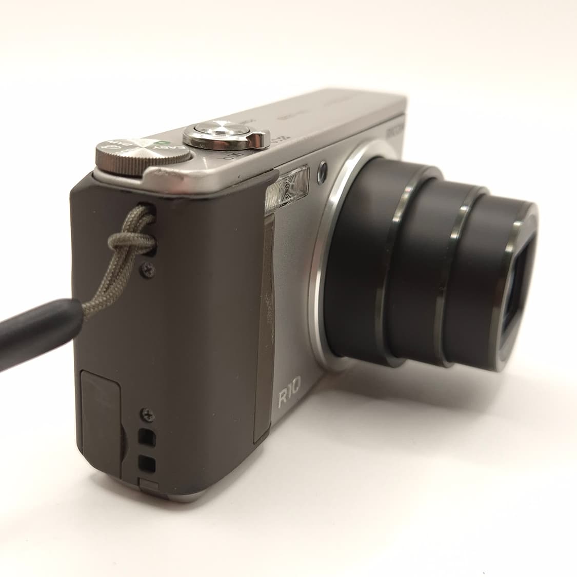 ricoh R10 실버 ✨ 감성 스냅에 딱 좋은 디카 상품이미지2