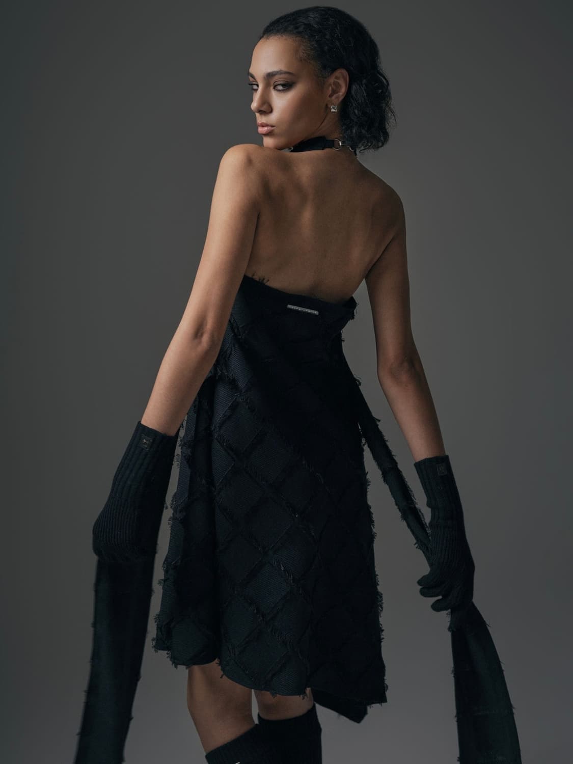 [새상품]트리밍버드 프린지 홀터넥 드레이프 원피스 블랙 상품이미지3