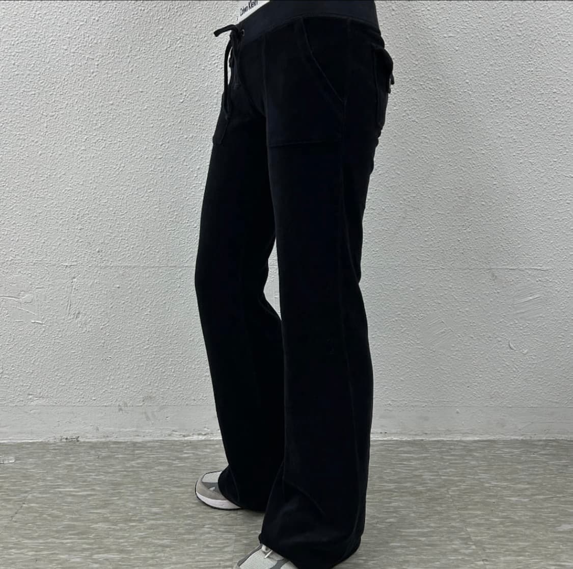 쥬시꾸뛰르 y2k 갸루 블랙 벨벳 트레이닝 부츠컷 팬츠 상품이미지3
