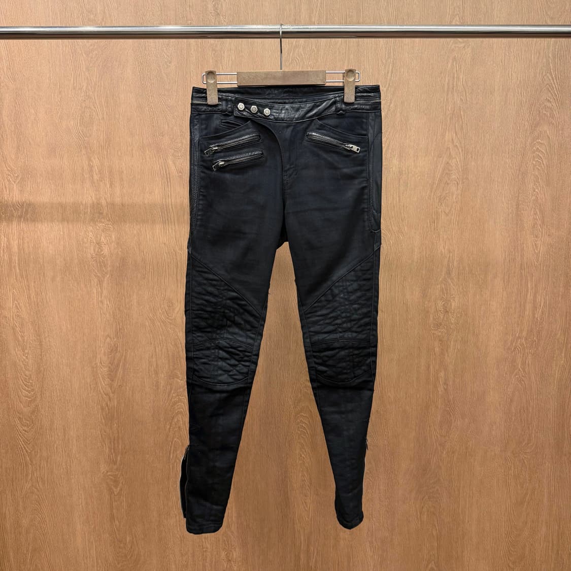 시스템 바이커 스타일 코팅 데님 스키니 팬츠 지퍼 디테일 블랙 상품이미지2