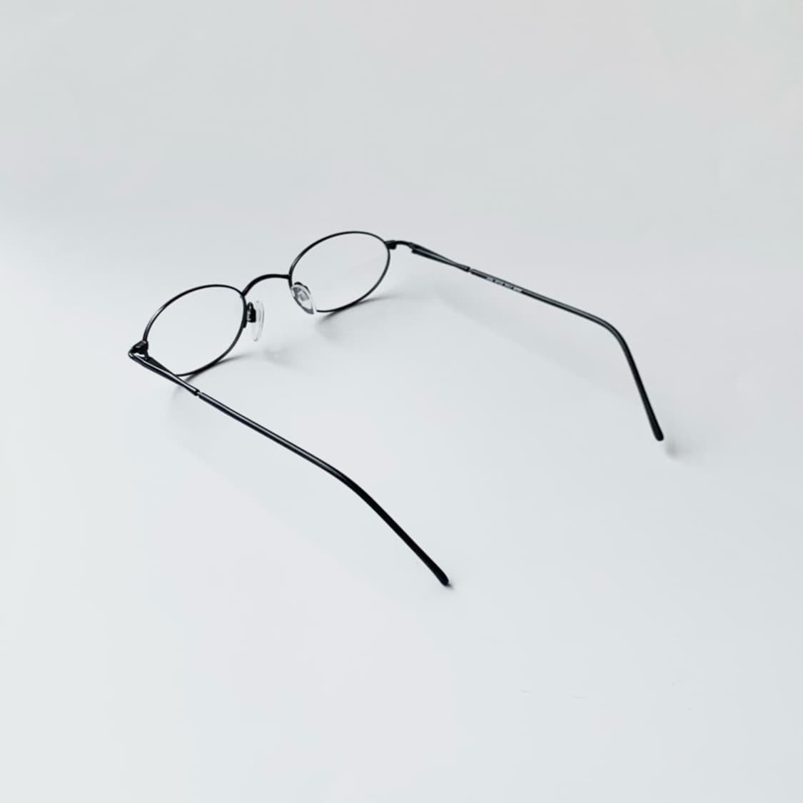 [픽키-691] 블랙 메탈 풀프레임 안경 슬림 오벌 쉐입 미니멀 클래식 상품이미지4