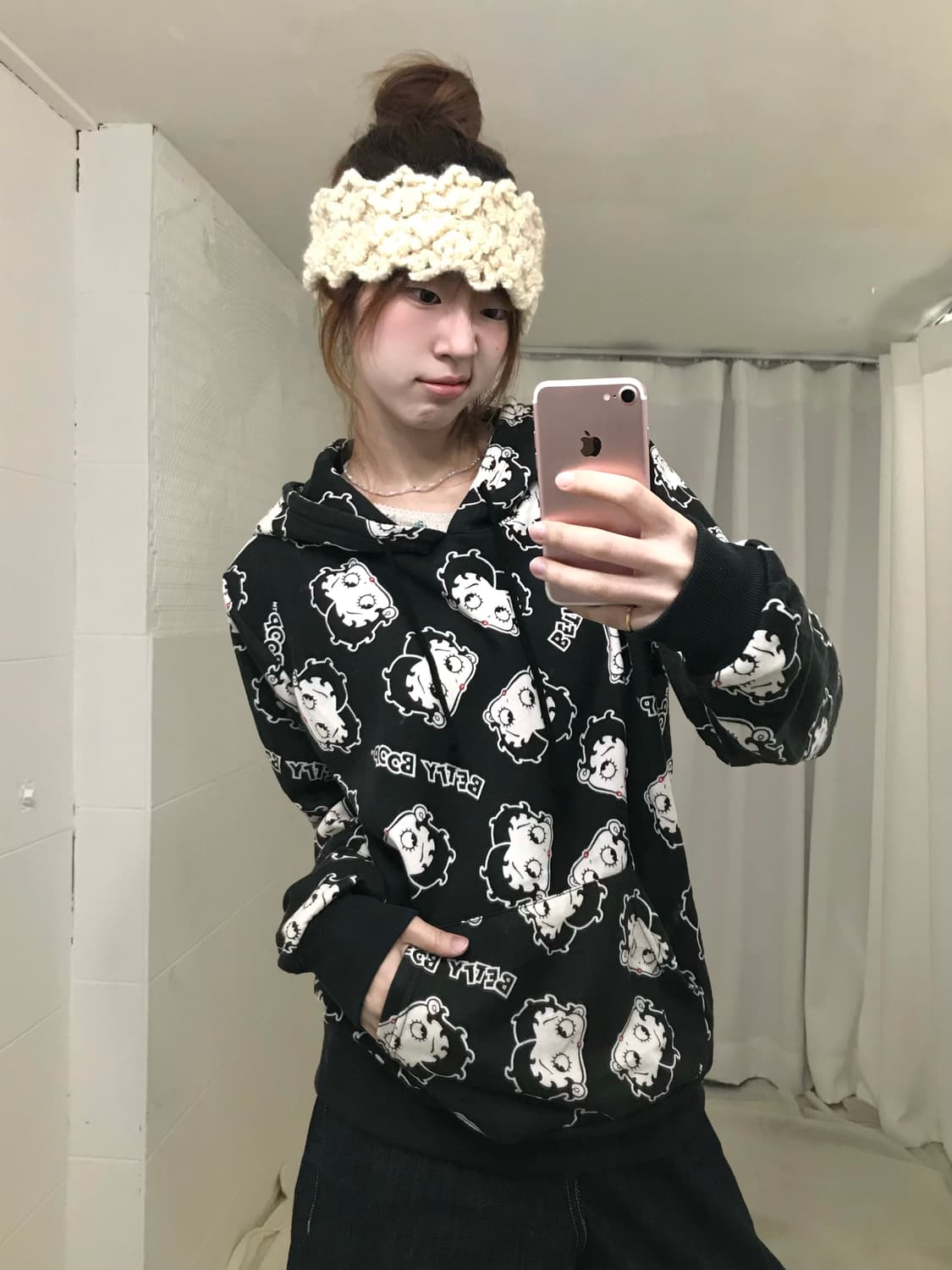 베티붑 블랙 패턴 기모 후드티 상품이미지1