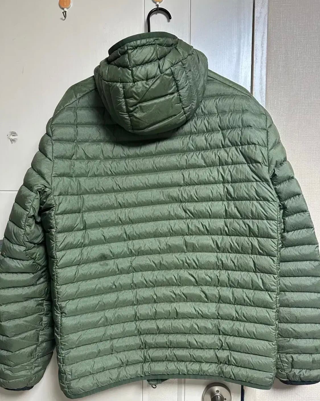 [XL]22FW 스톤아일랜드 카키 경량패딩 상품이미지3