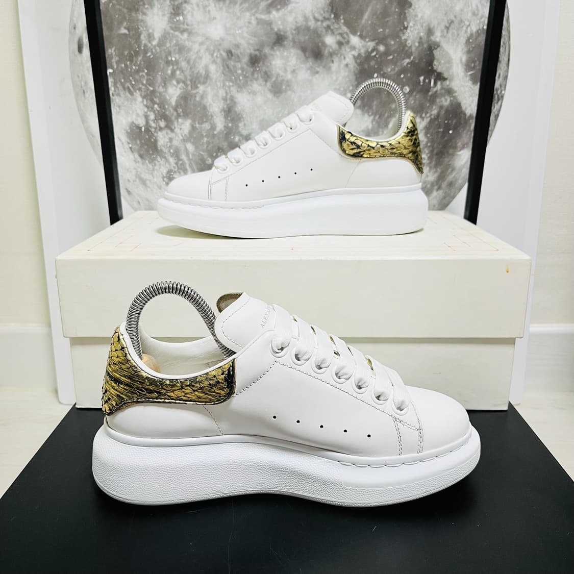 정품 35) 알렉산더 맥퀸 뱀피 골드탭 오버솔 스니커즈 상품이미지2