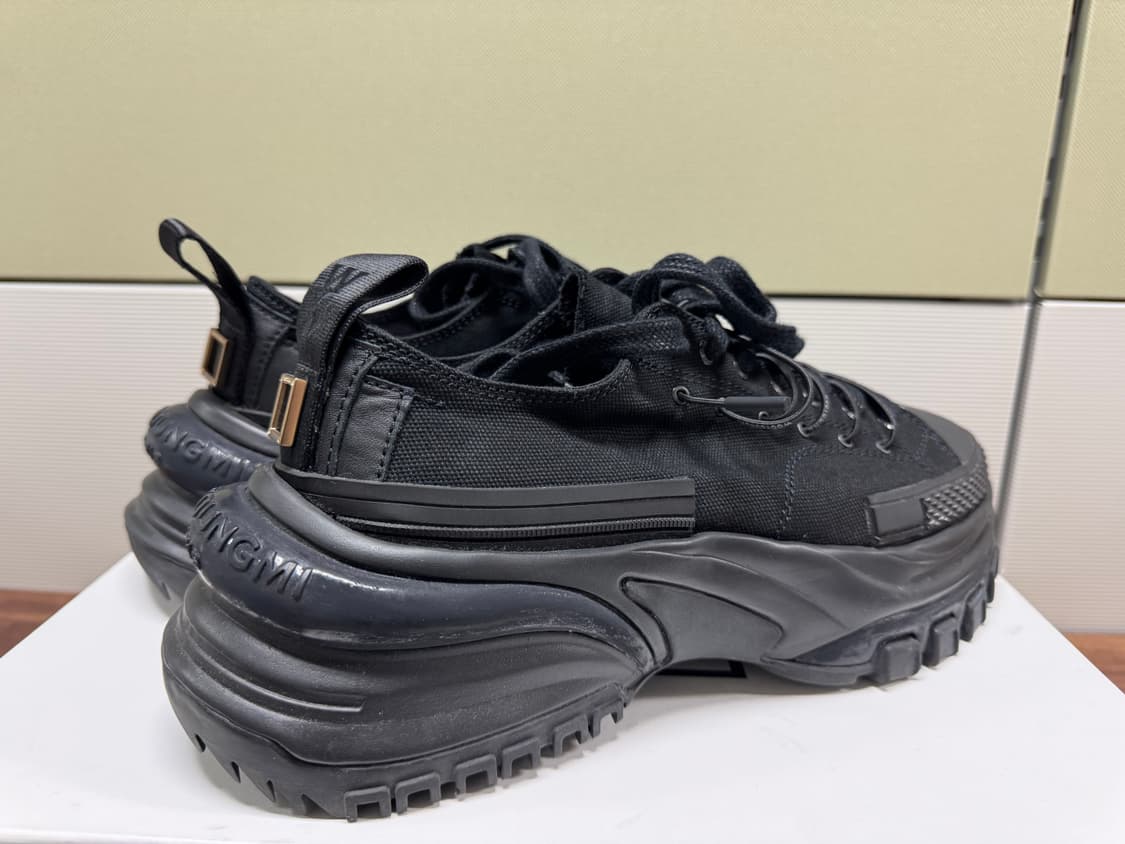 우영미 더블레이스 로우 판매합니다 42사이즈(270) 상품이미지5