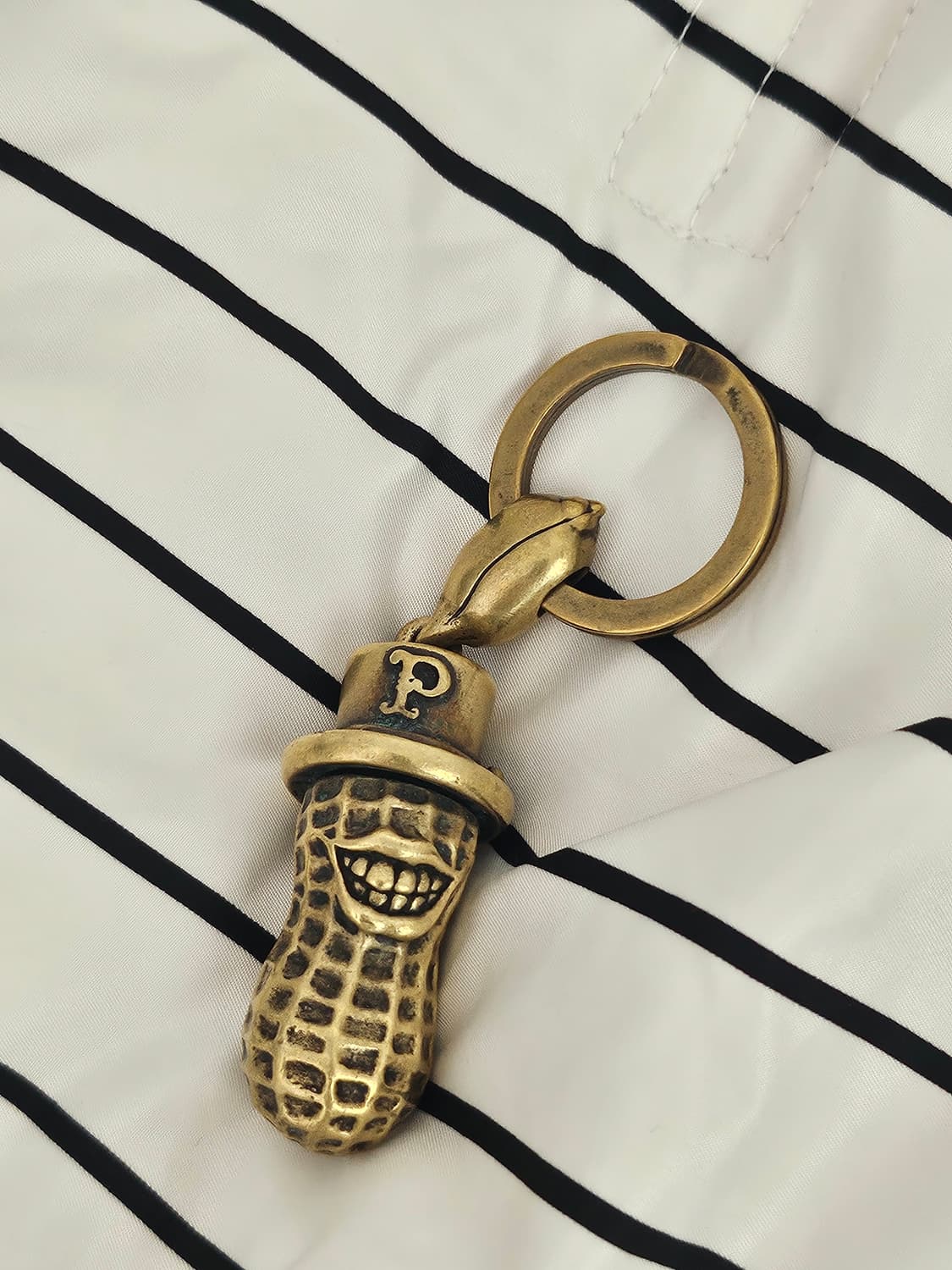 피넛츠앤코(PEANUTS & CO)의 야치마타 베로 피넛 펜던트XL 상품이미지1