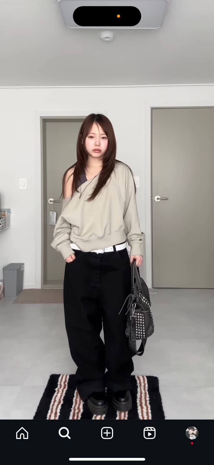 스웨이드 SI INNY ONE SHOULDER CREWNECK 상품이미지1