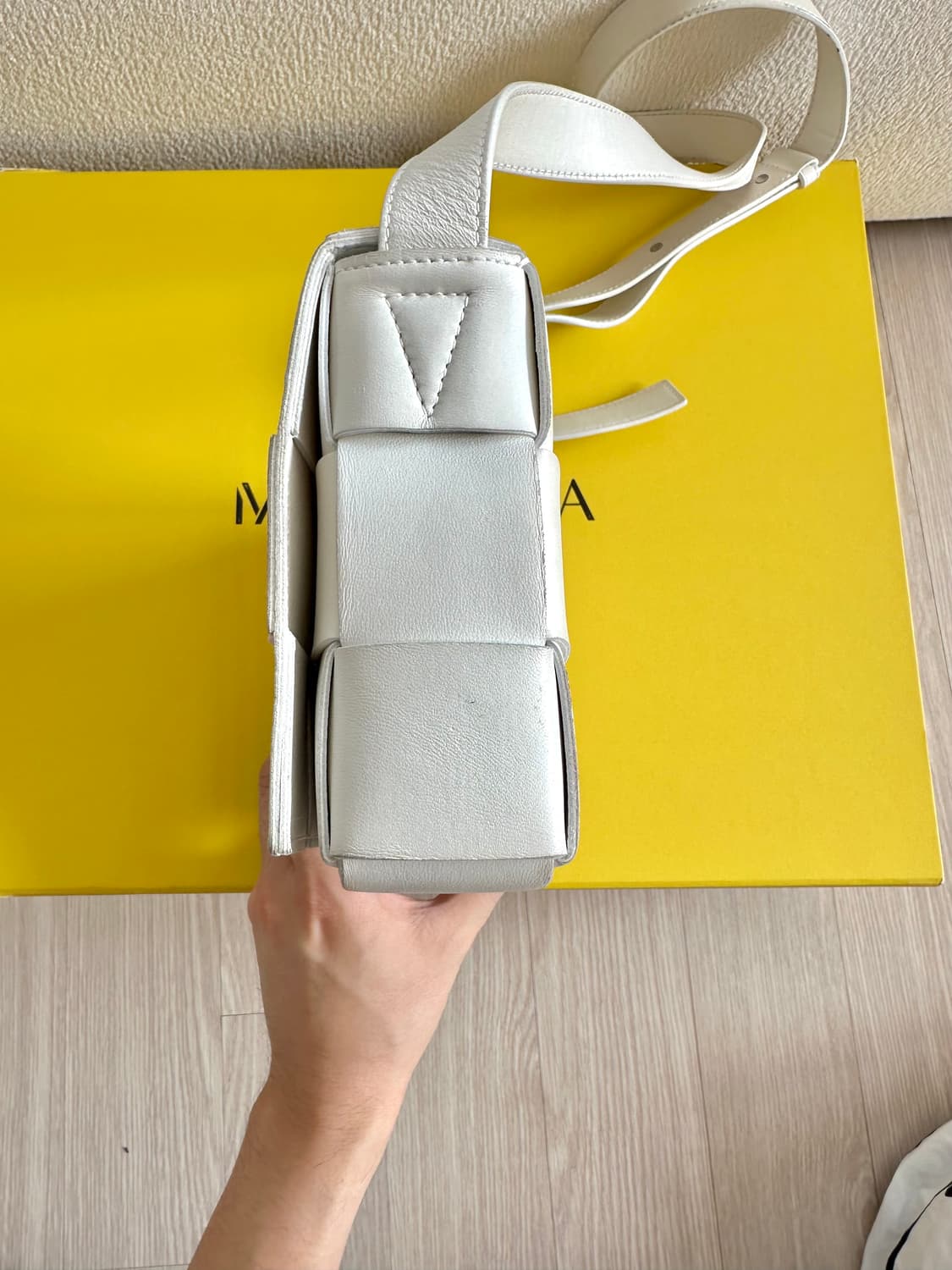 보테가베네타 카세트백 화이트 상품이미지5