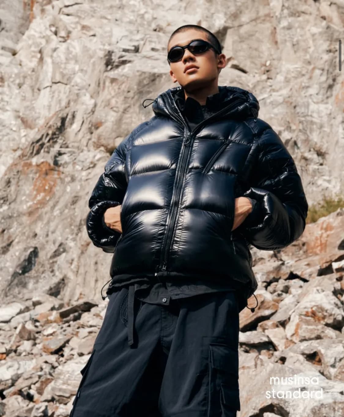 무신사 스탠다드 후드 푸퍼 유광 패딩 블랙 2XL 상품이미지2
