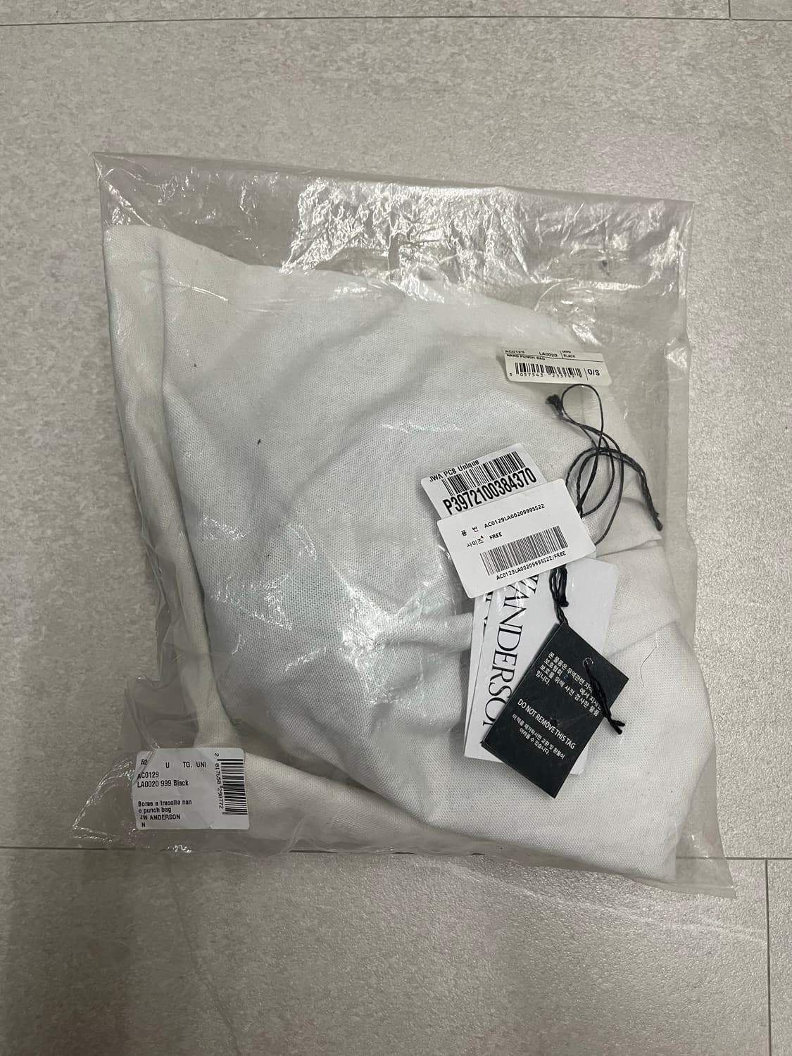 jw앤더슨 나노 펀치 크로스백 상품이미지5