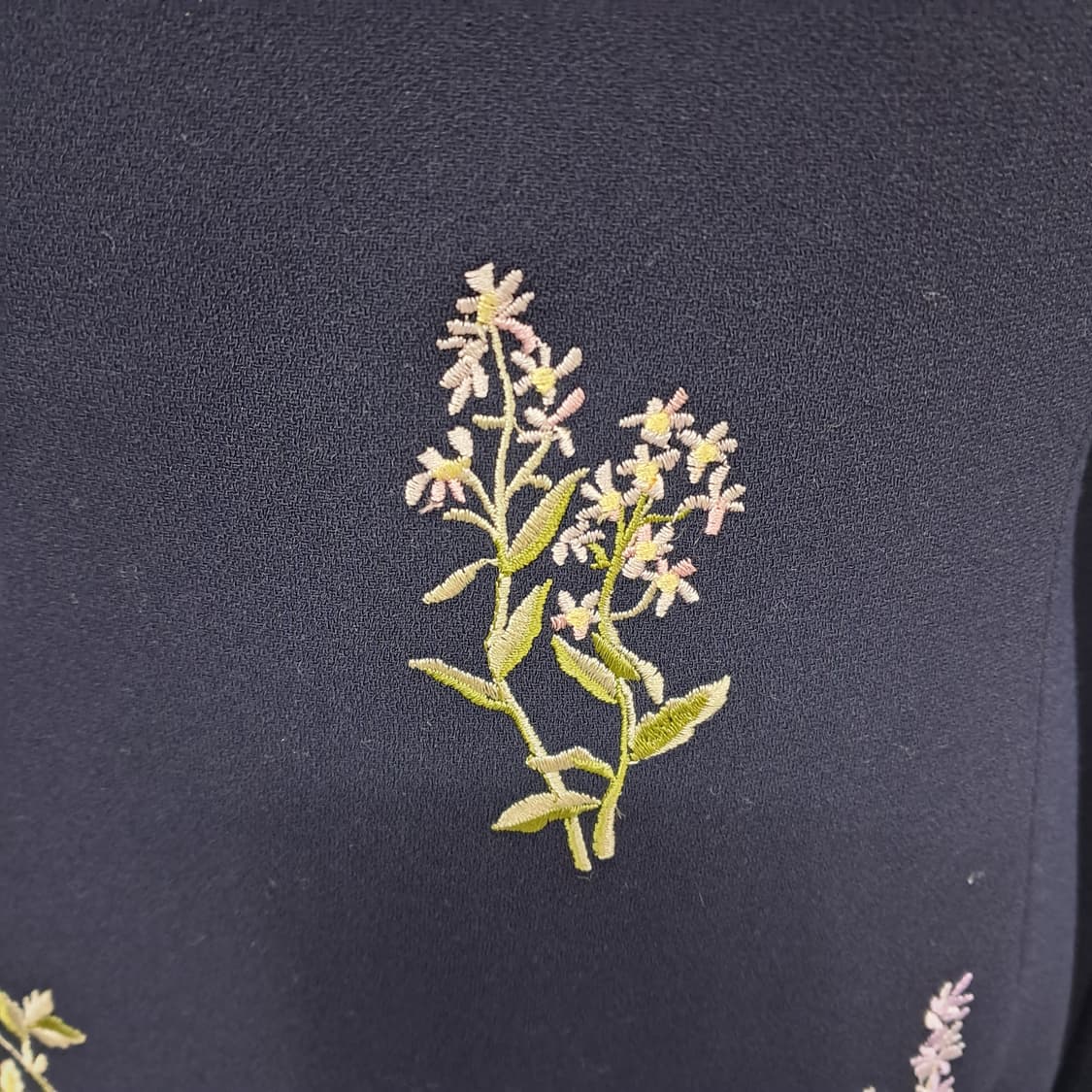 LYNN 네이비 꽃자수  원피스 55 상품이미지4