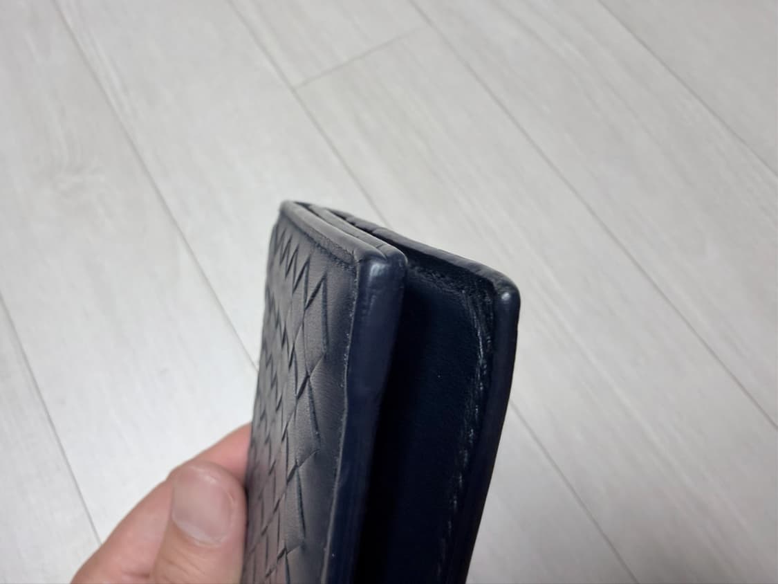 보테가베네타 인트레치아토 장지갑 네이비 색상 상품이미지6