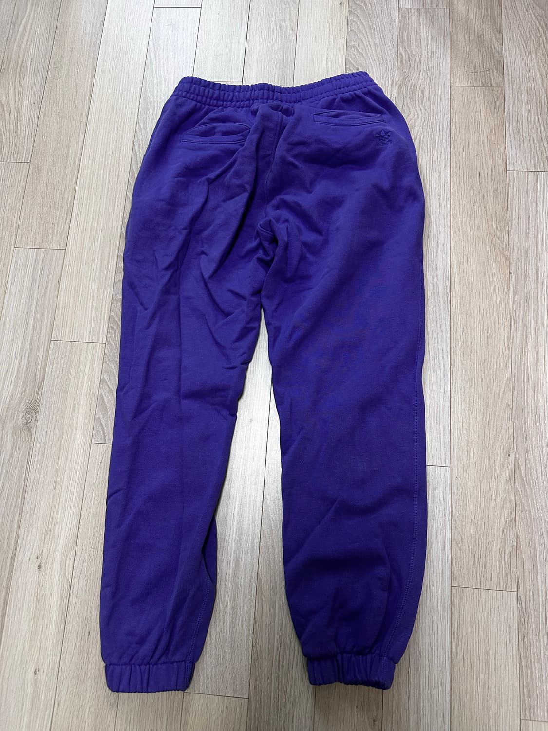 퍼렐 윌리엄스 x 아디다스 베이직 스웻팬츠퍼플 상품이미지5