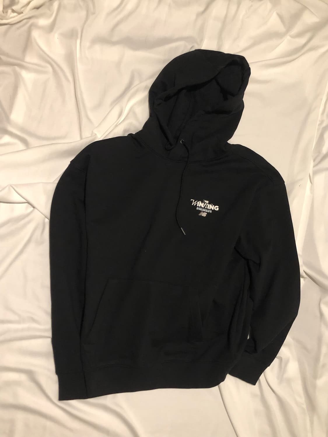 New Balance x IU 월드투어 콜라보 후디 상품이미지2