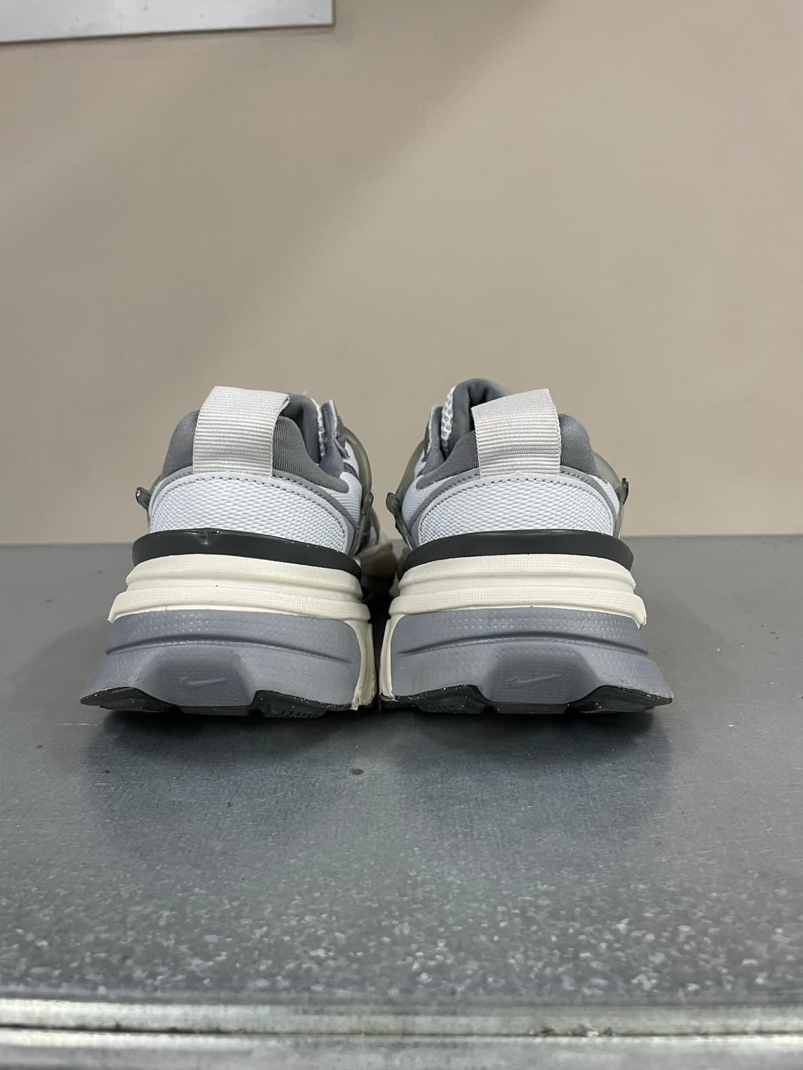 나이키 V2K 런 퓨어 울프 그레이 240 상품이미지3