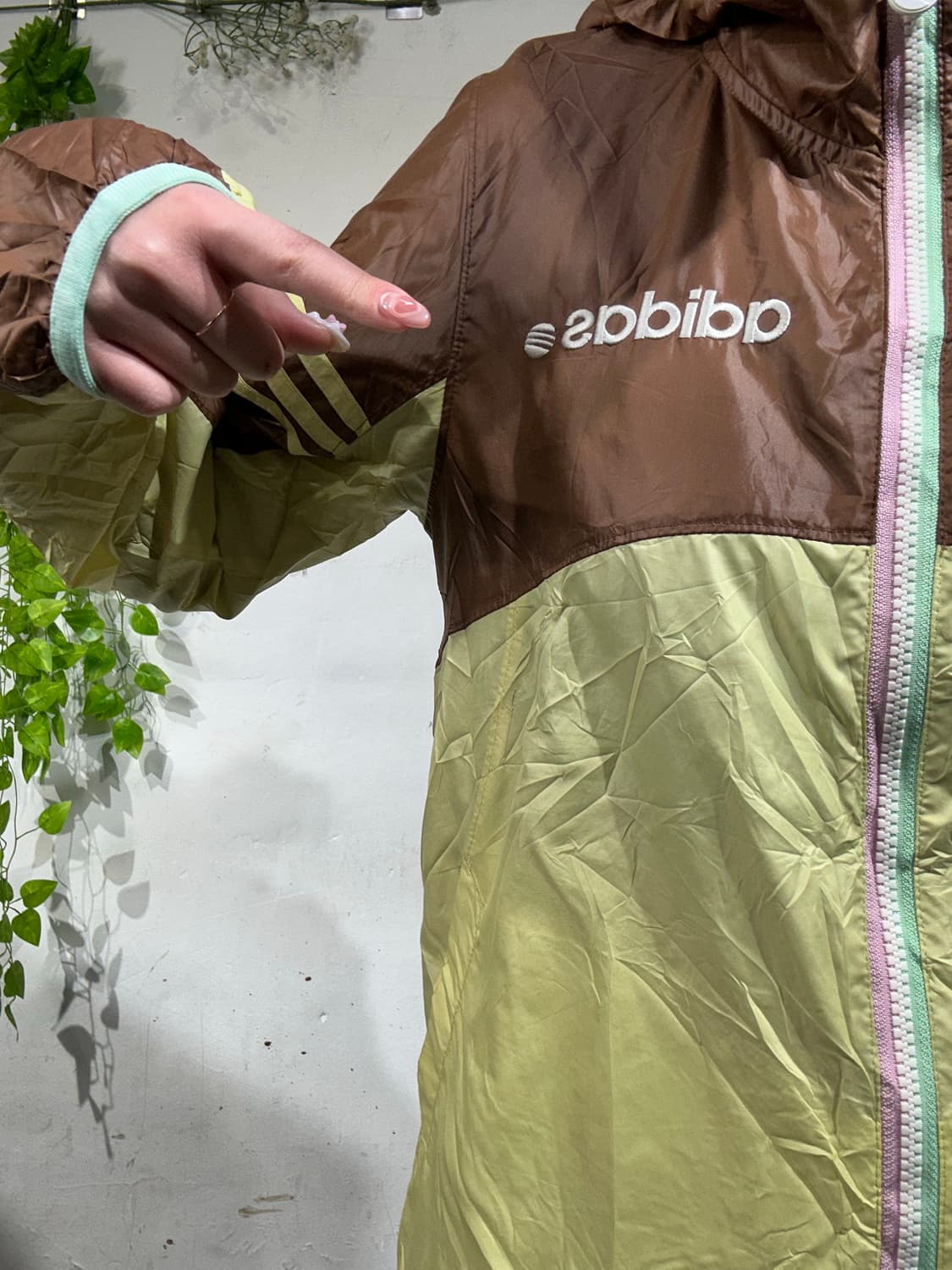 아디다스 브라운 피스타치오 두쫀쿠 배색 후드 바람막이 자켓 M 상품이미지4