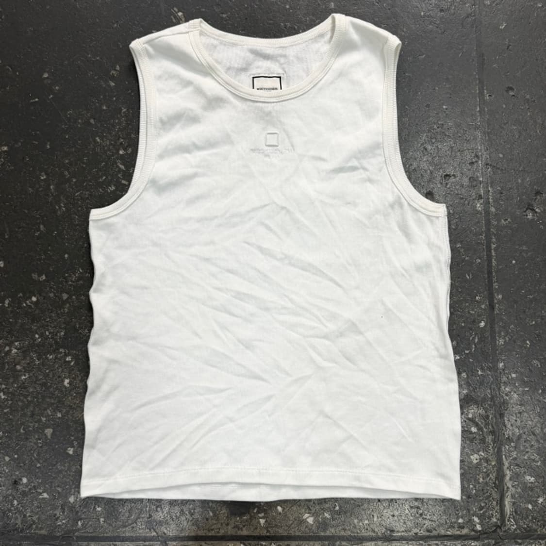 105 우영미 스퀘어로고 슬리브리스 나시  상품이미지1