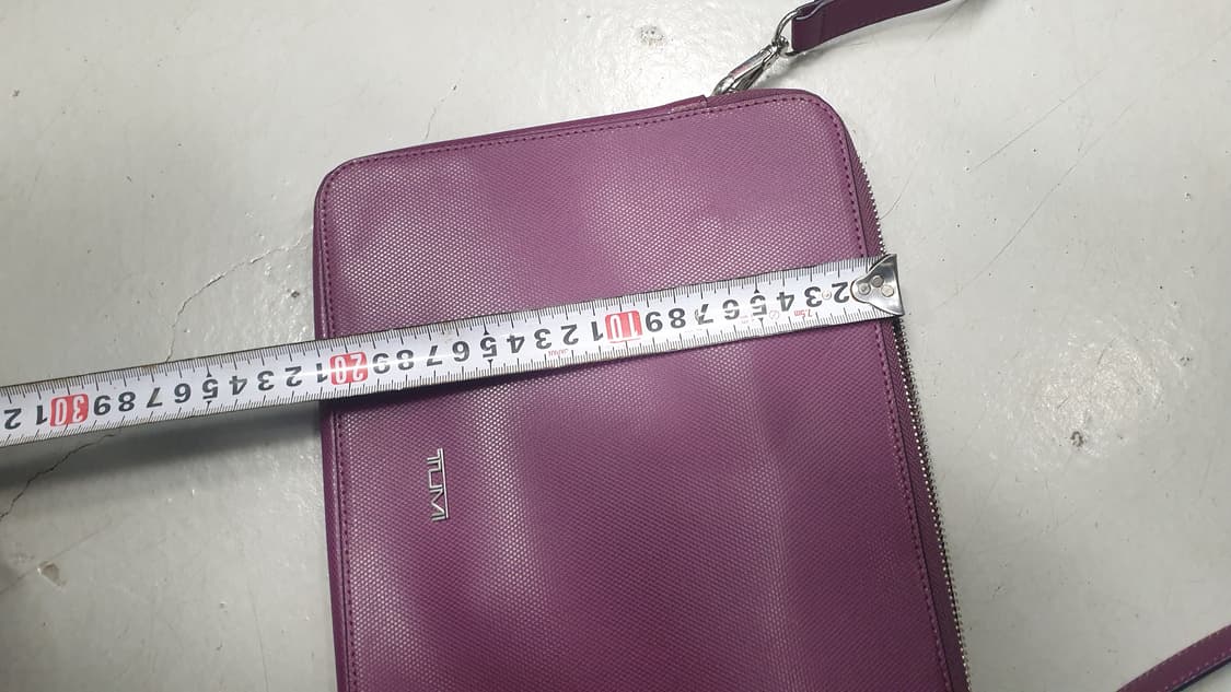 TUMI 자주색 가죽 크로스백 상품이미지4
