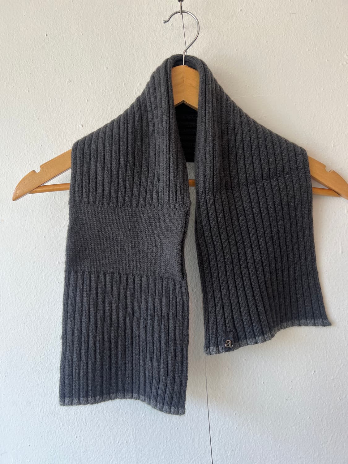 아떼 athe 바네사브루노 차콜그레이 울캐시미어 넥워머 쁘띠머플러 상품이미지3