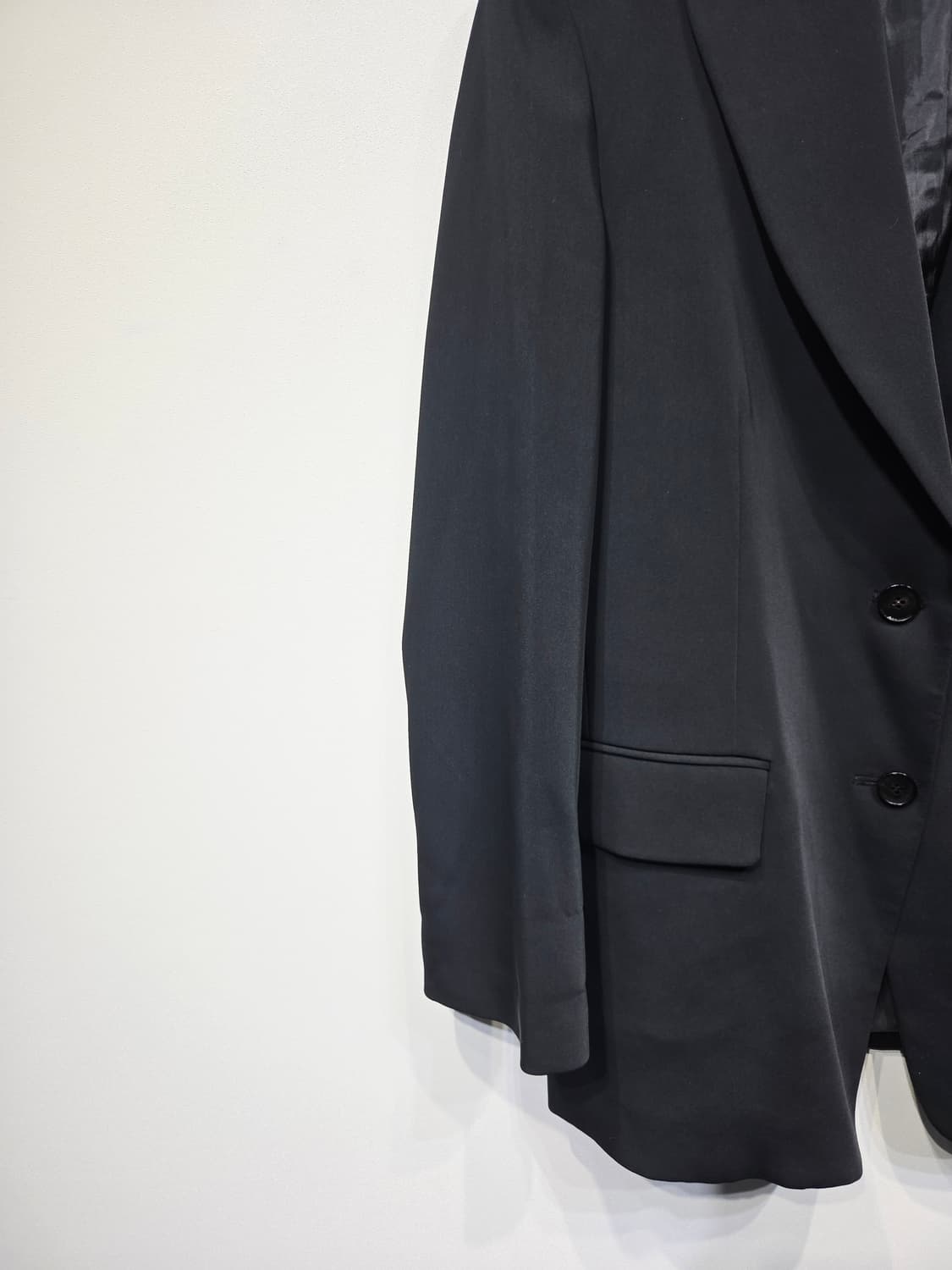 BLOSSOM 블러썸 블랙 피크드 라펠 싱글 자켓 상품이미지4