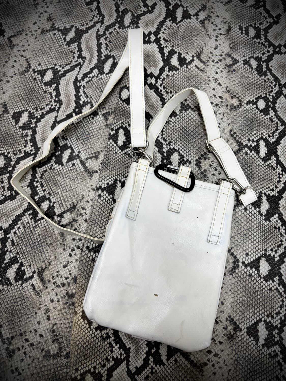 “OLCI” Buckle Detail White Bag  상품이미지6