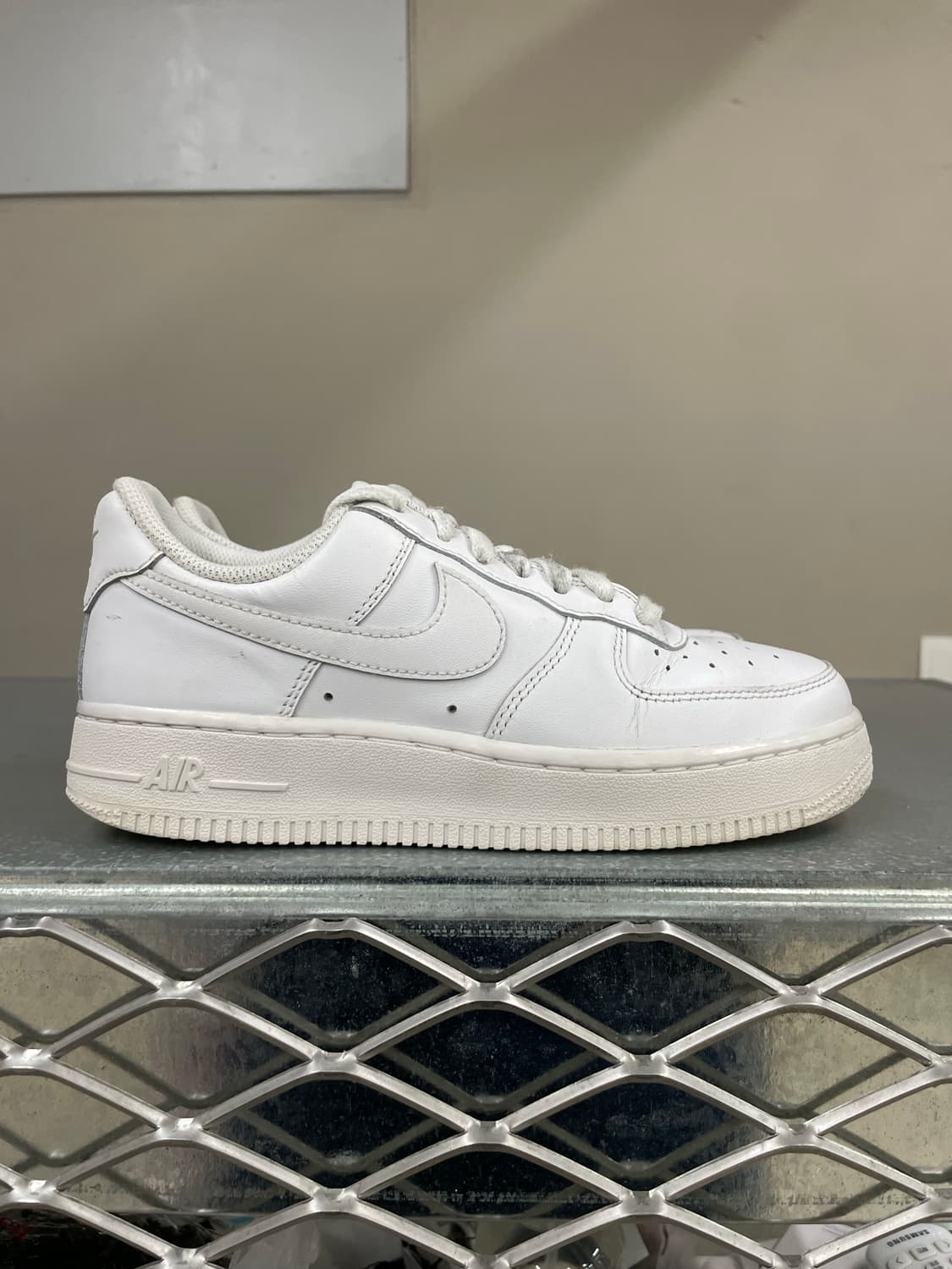 나이키 에어포스 1 로우 화이트 230 상품이미지4