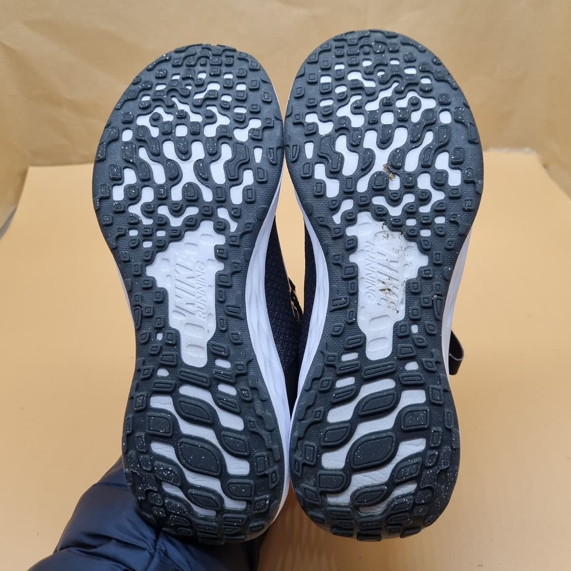 나이키 레볼루션6 아동운동화235. 상품이미지3