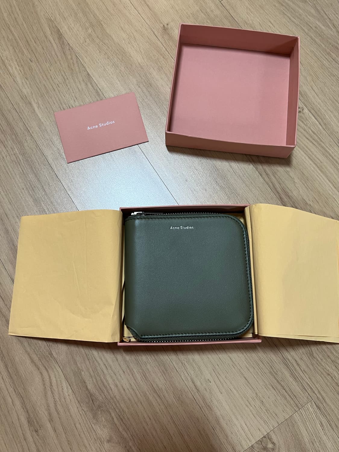 아크네스튜디오 가죽 반지갑 새상품 상품이미지2