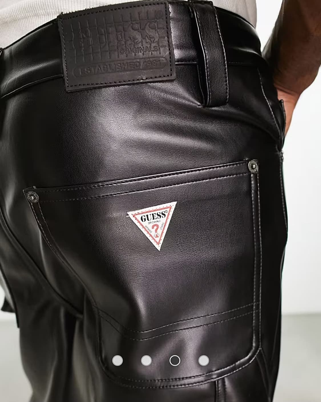 guess /게스 오리지널스 PU 카펜터 팬츠 블랙 상품이미지2