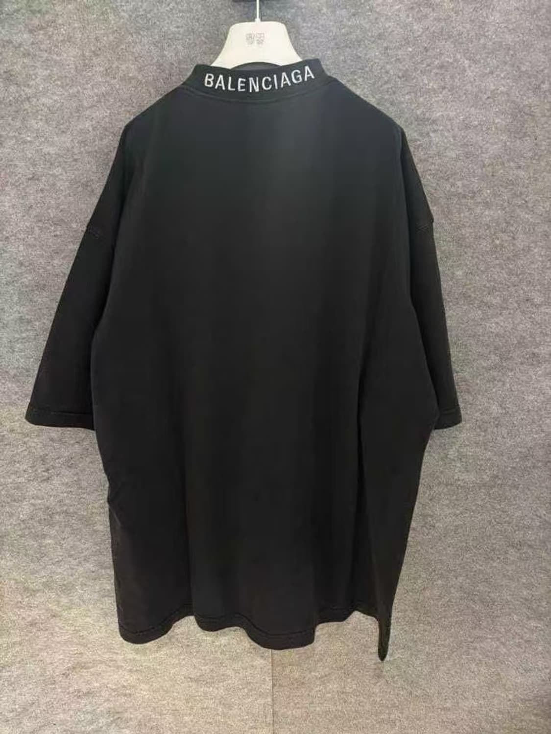 발렌시아가 발렌타인 리미티드 티셔츠 s 사이즈  상품이미지3