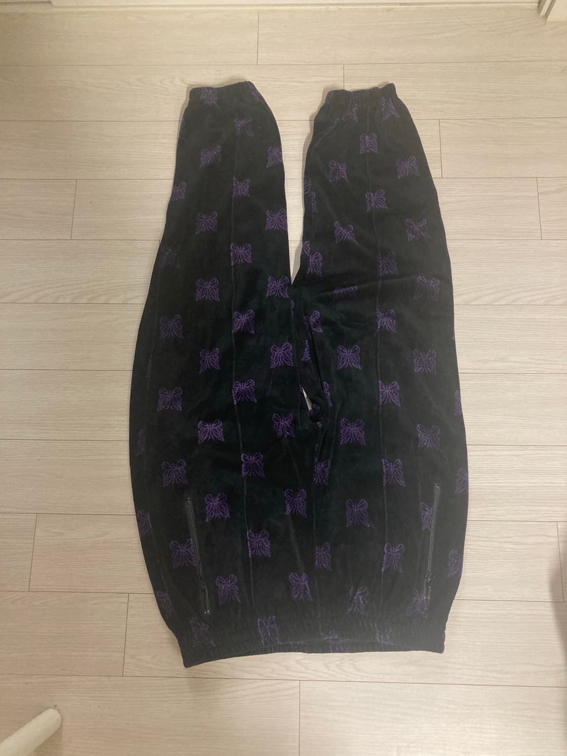 니들스 벨루어 트랙팩츠 m 팝니다 상품이미지2
