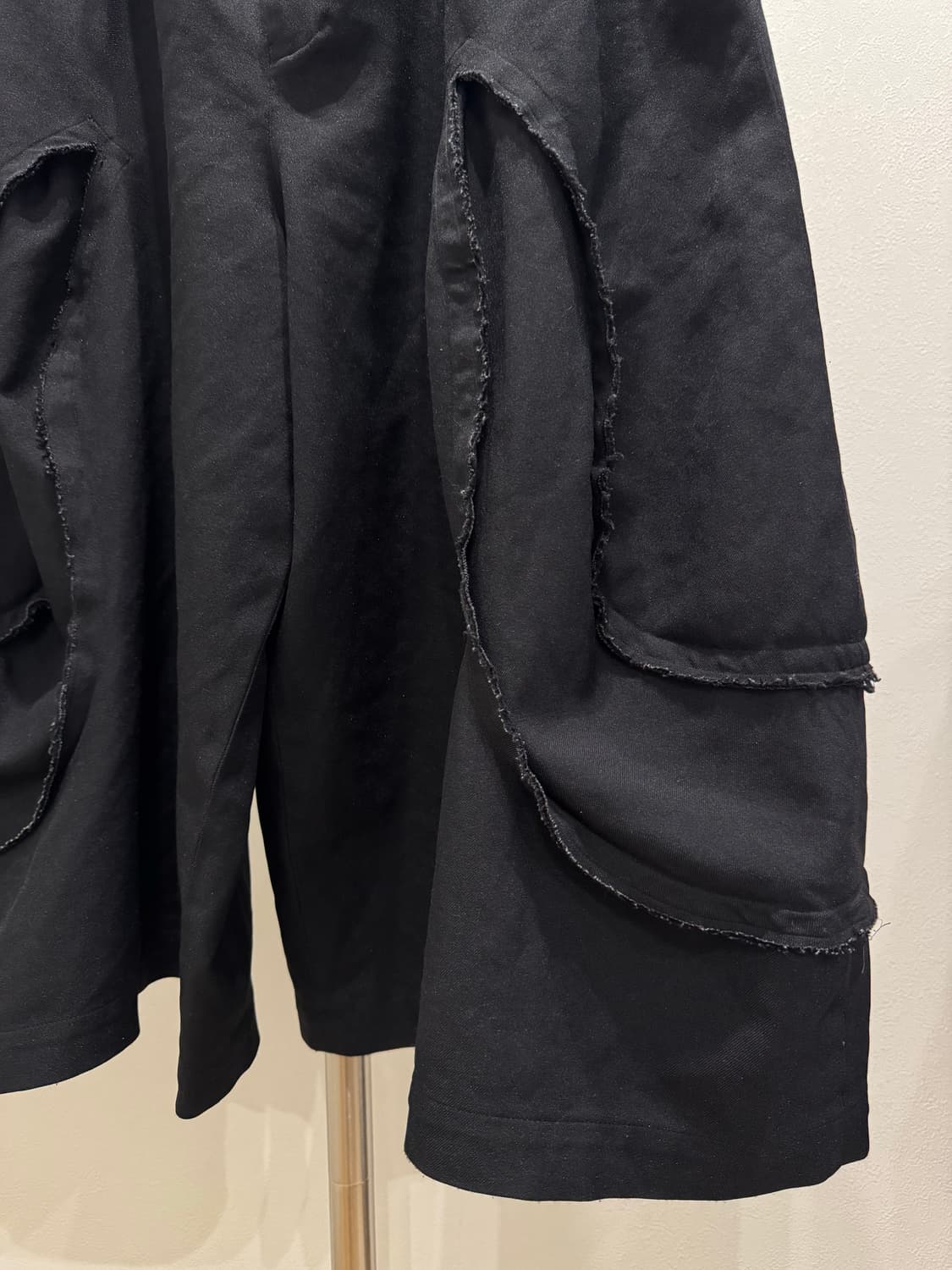 꼼데가르송 블랙 18ss 축융 디스토티드 와이드 팬츠 상품이미지3