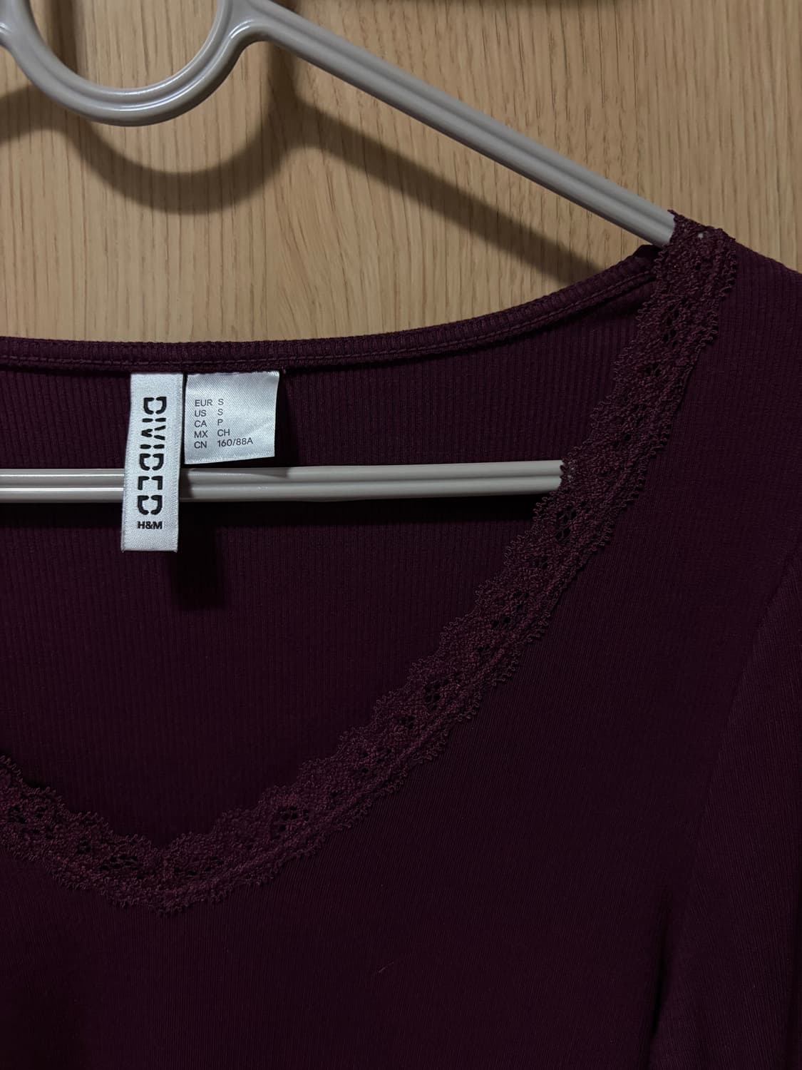 H&M DIVIDED 버건디 레이스 브이넥 긴팔 티셔츠 S 사이즈 상품이미지2