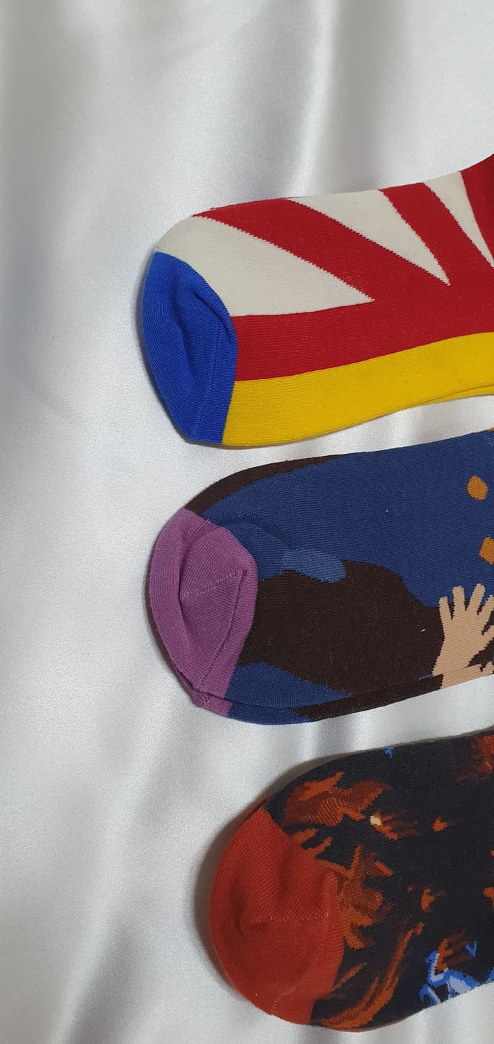 블루 퍼플 옐로우 블랙 인물화  Maison 본메종 양말 상품이미지2