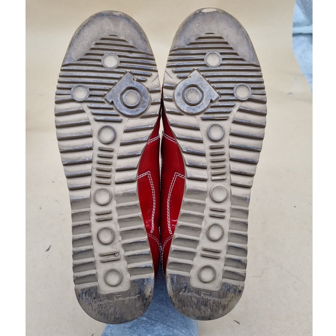 살바토레페라가모 레드 에나멜 여성스니커즈 245 굽4 상품이미지4