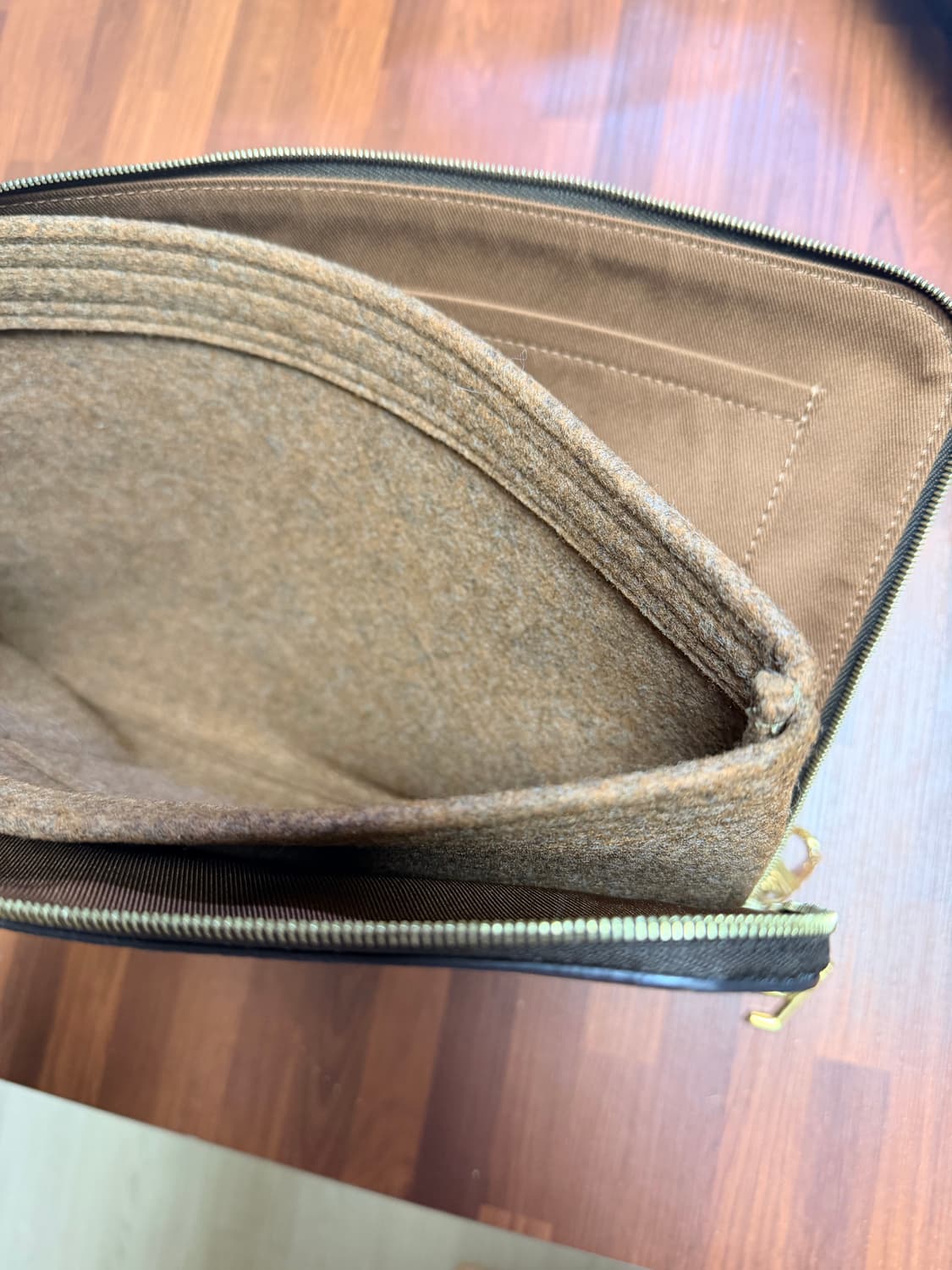 루이비통 모노그램 클러치 MM 상품이미지4