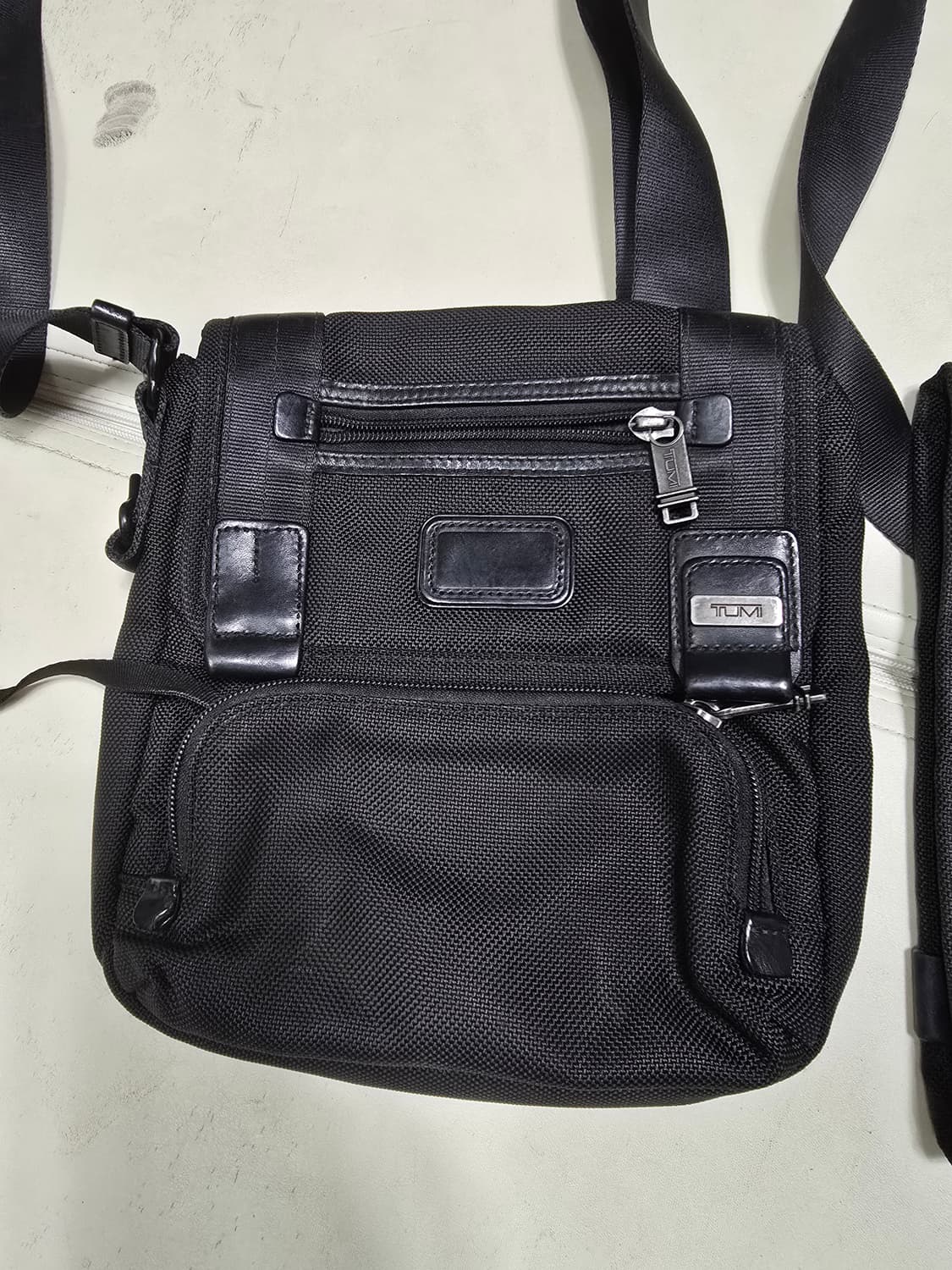 투미 크로스백 메신저백 상품이미지1