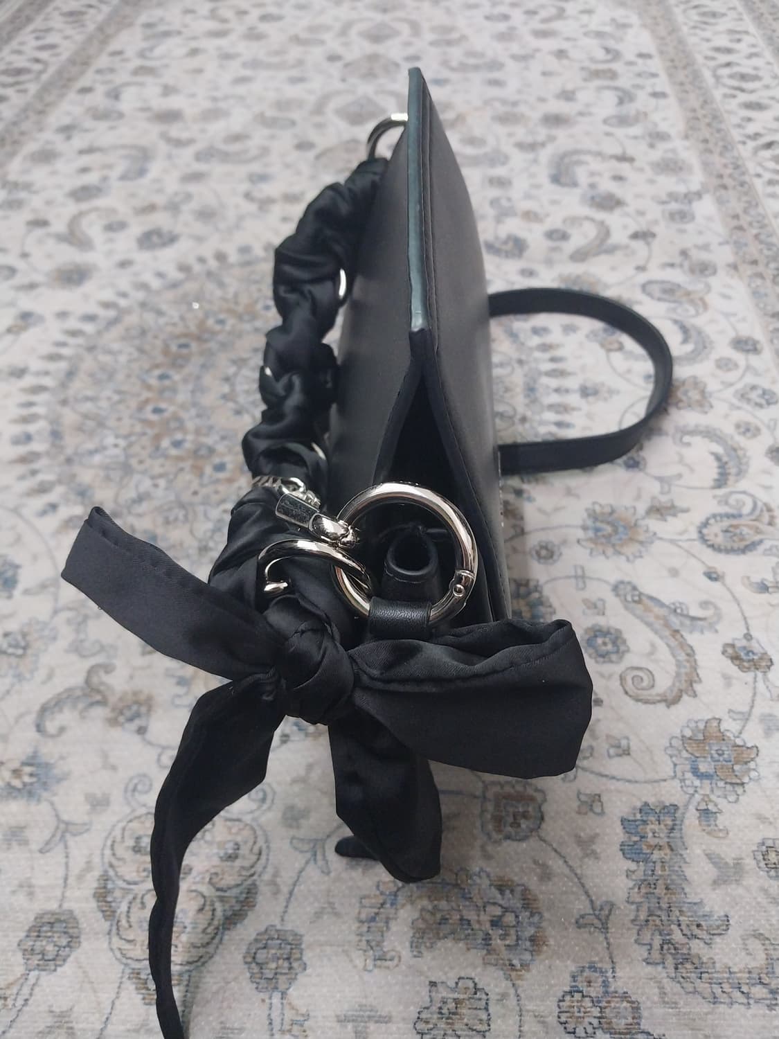 찰스앤키스 새틴 스카프 세미 서클백 상품이미지5