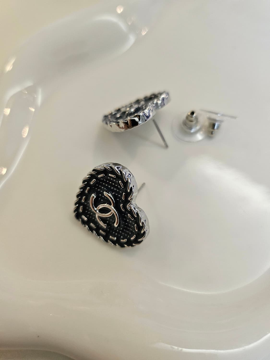 샤넬 업사이클링 데님 하트  귀걸이 상품이미지3